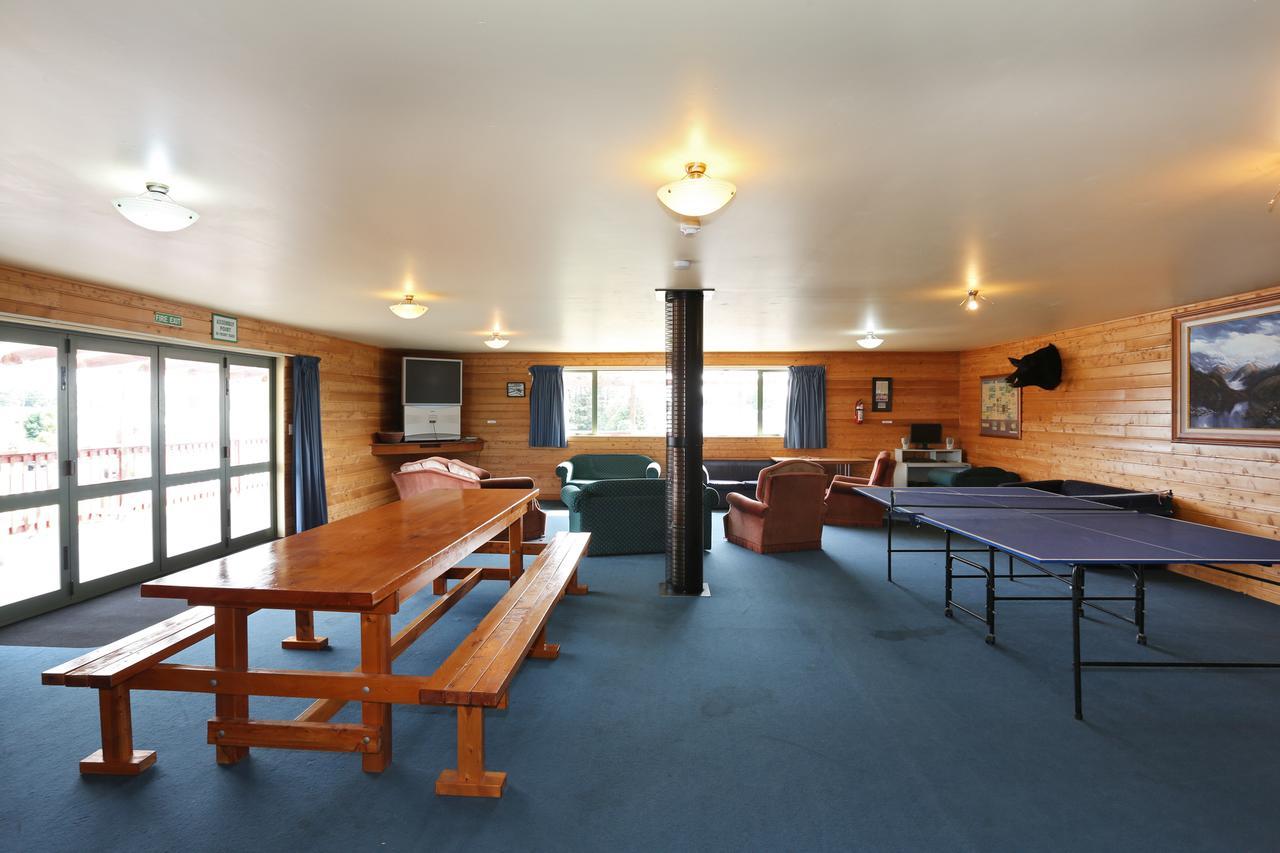 Tui Base Camp Hotel Tuatapere ภายนอก รูปภาพ