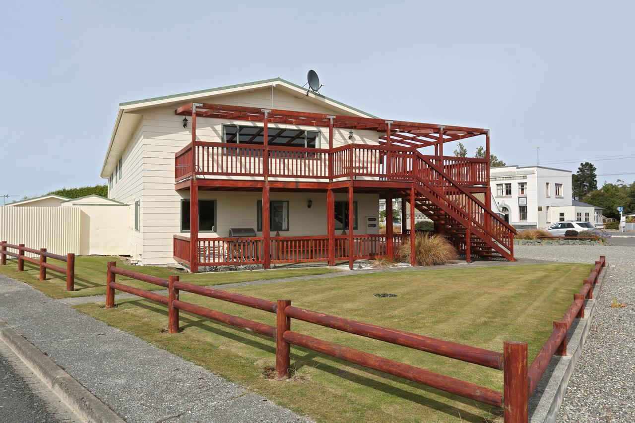 Tui Base Camp Hotel Tuatapere ภายนอก รูปภาพ
