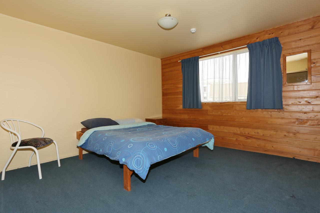 Tui Base Camp Hotel Tuatapere ภายนอก รูปภาพ