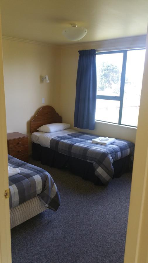 Tui Base Camp Hotel Tuatapere ภายนอก รูปภาพ